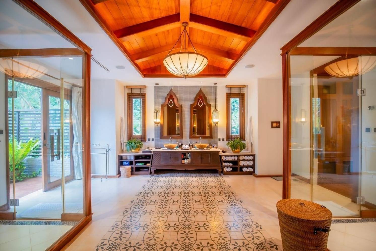 Royal Legacy Private Villa With Private Golf Course Phuket ภายนอก รูปภาพ